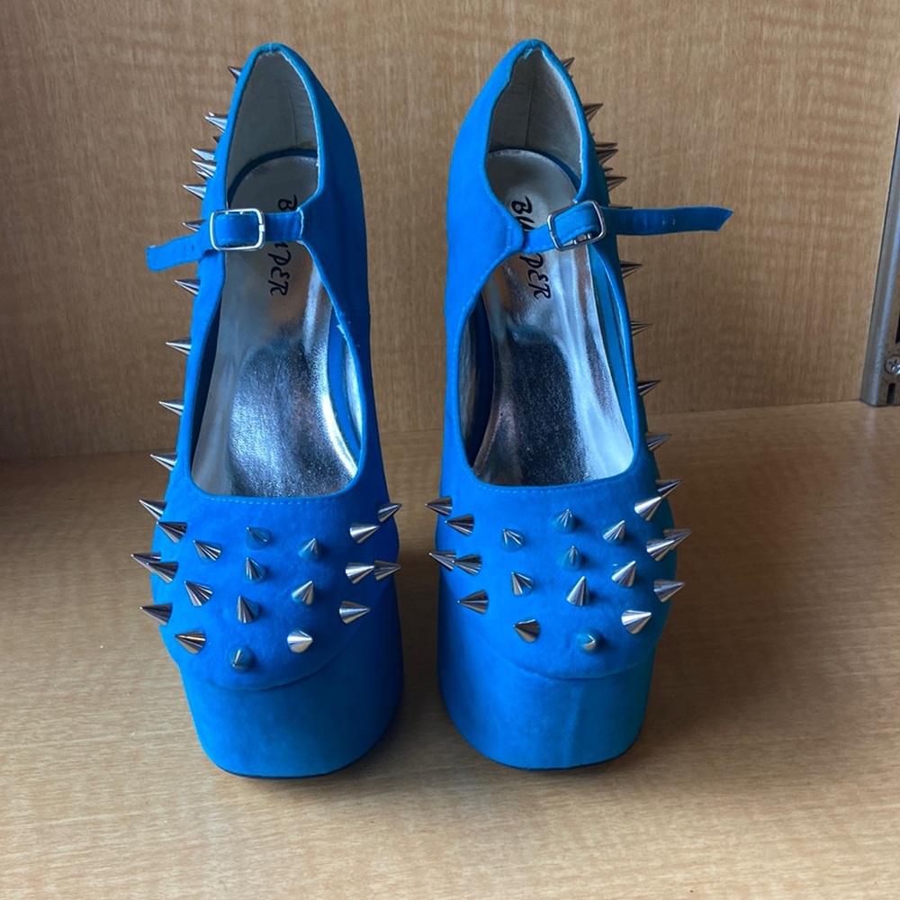 Bumpers Size 8.5 Blue Inverted Heels